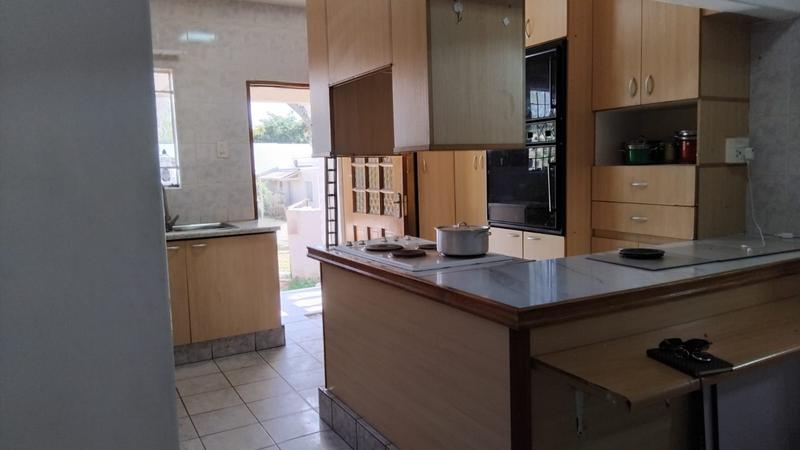 To Let 4 Bedroom Property for Rent in Southernwood Eastern Cape